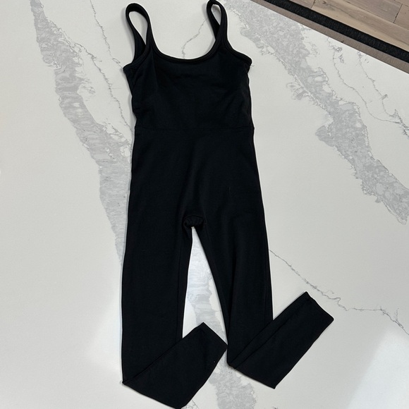 VUORI Halo Essential Jumpsuit BLACK Women's size small NWT BLACK bodysuit - Picture 2 of 4